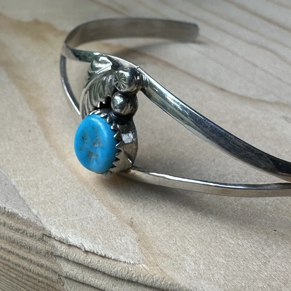 VTG Native American Navajo Cuff Bracelet Size 6 Turquoise Leaf 925 Sterling 6.0g